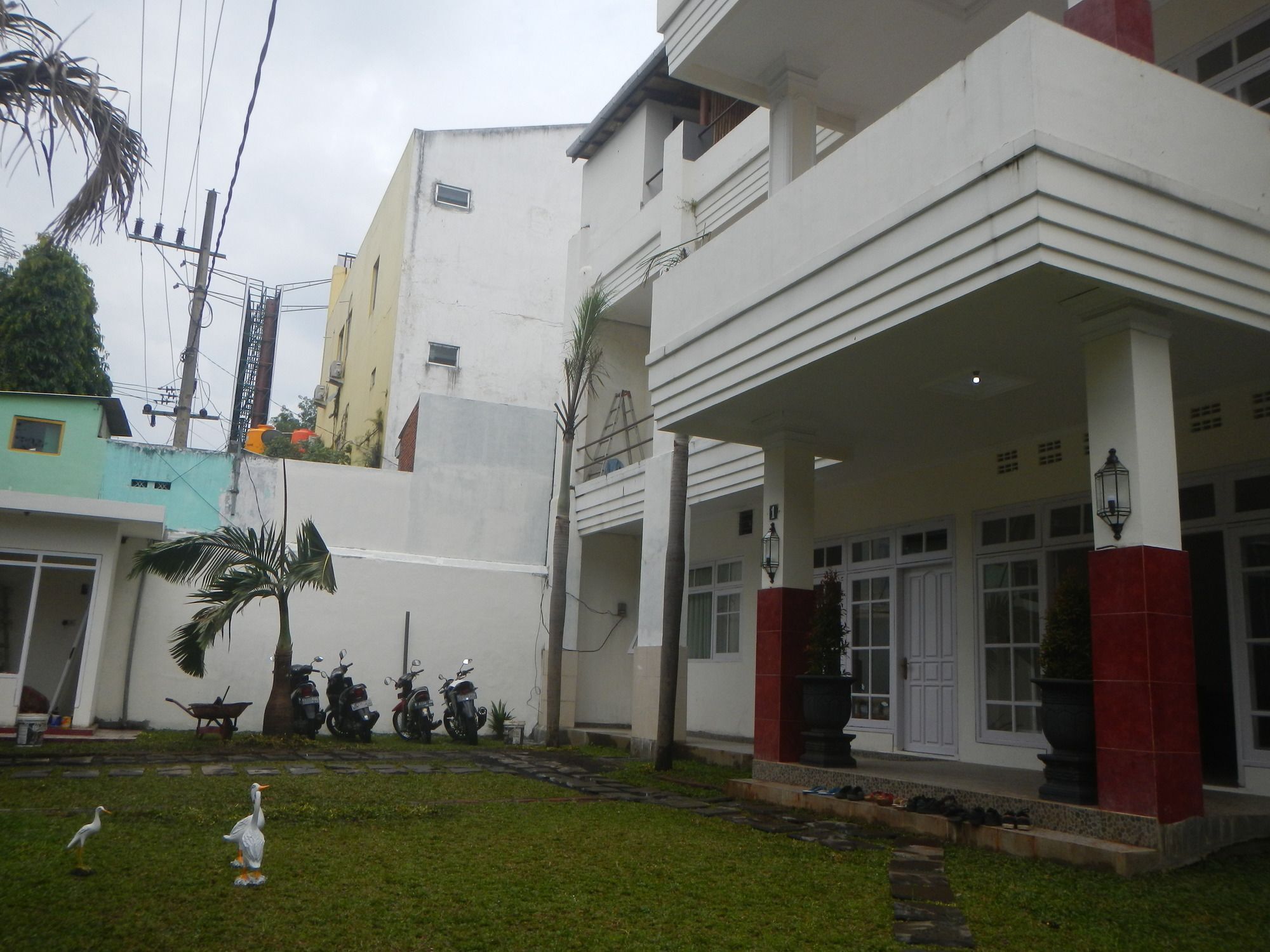 Palmyra Hostel Malang Exterior photo